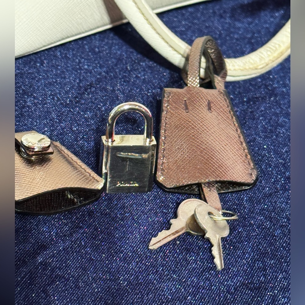 Prada Saffiano Leather Bauletto Shoulder Bag with lock 2 keys and dust bag - Picture 4 of 17